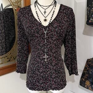 VTG Y2K Briggs New York Black, White & Red Floral Ruched Mid Sleeve Romantic Top